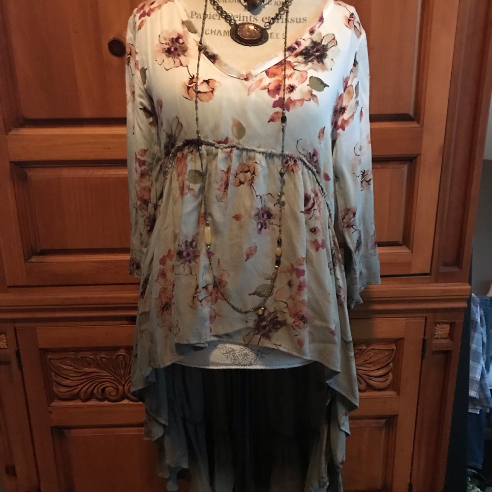 Gimmicks by BKE flowing blouse